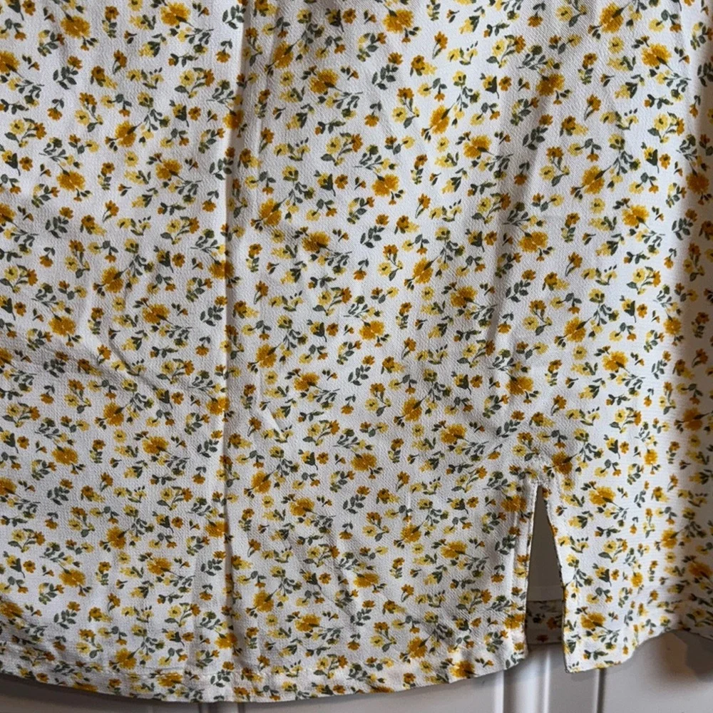 Hollister- NWT Yellow Floral Mini Skirt Size Large - Picture 5 of 10